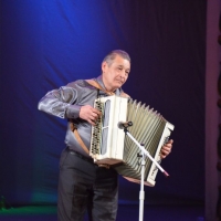 Эстрадно-фольклорная группа «Ашкадар» представила концерт «Ырыҫ-дәүләт шишмәһен, белем менән асырһың!» (8)